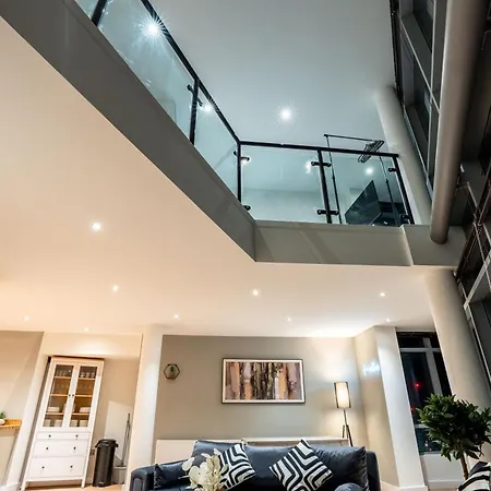 Riverside Penthouses - Duplex & Triplex - Views - Free Parking *