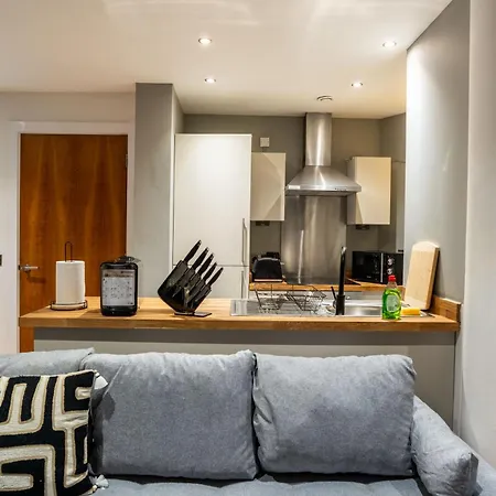 Riverside Penthouses - Duplex & Triplex - Views - Free Parking Apartment