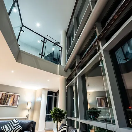 Riverside Penthouses - Duplex & Triplex - Views - Free Parking Apartment
