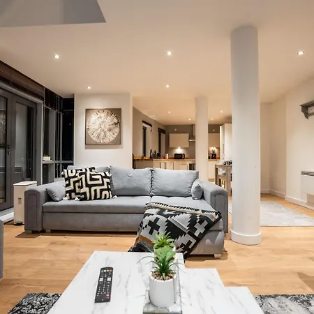 Riverside Penthouses - Duplex & Triplex - Views - Free Parking Apartment *