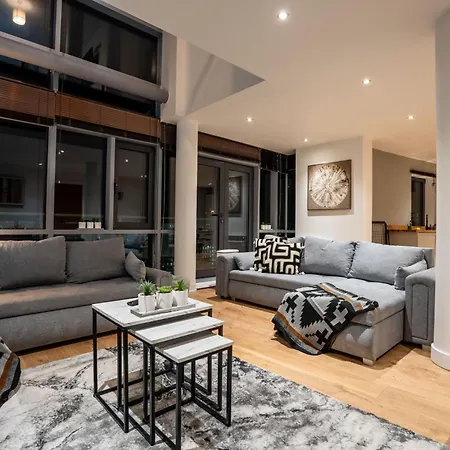 Riverside Penthouses - Duplex & Triplex - Views - Free Parking *