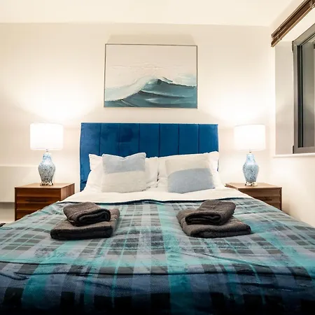 Riverside Penthouses - Duplex & Triplex - Views - Free Parking *