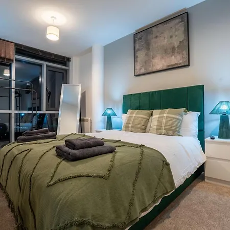 Apartment Riverside Penthouses - Duplex & Triplex - Views - Free Parking *