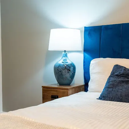 Riverside Penthouses - Duplex & Triplex - Views - Free Parking