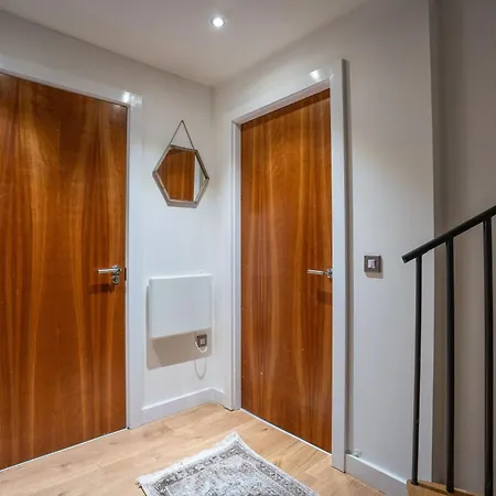 Riverside Penthouses - Duplex & Triplex - Views - Free Parking