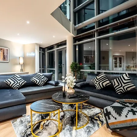 Riverside Penthouses - Duplex & Triplex - Views - Free Parking *