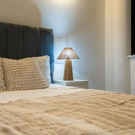 Apartment Riverside Penthouses - Duplex & Triplex - Views - Free Parking *
