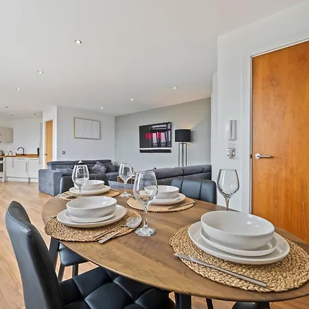 Riverside Penthouses - Duplex & Triplex - Views - Free Parking